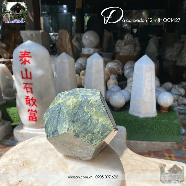 Đá canxedon 12 mặt QC1427 - 2.16kg - 12.5cm