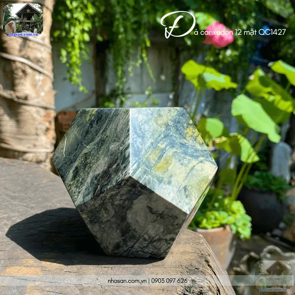 Đá canxedon 12 mặt QC1427 - 2.16kg - 12.5cm