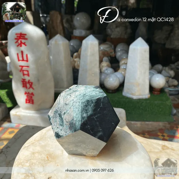 Đá canxedon 12 mặt QC1428 - 1.42kg - 12cm