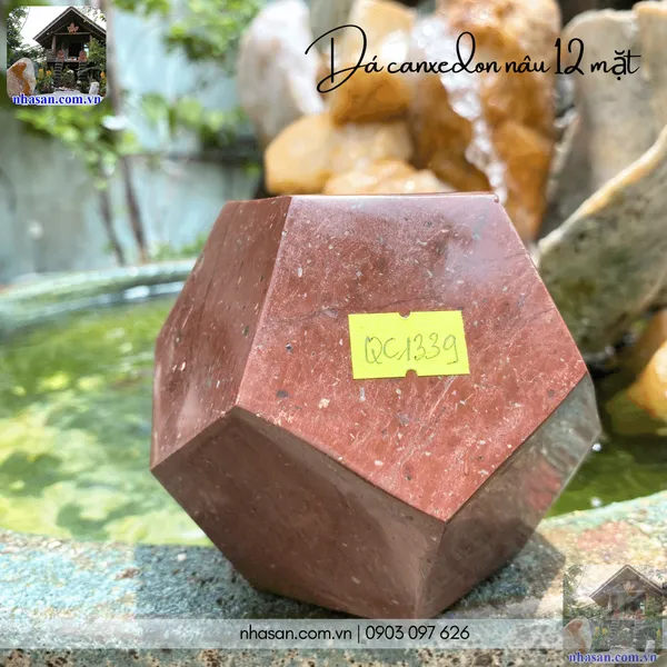 Quả cầu 12 mặt đá canxedon nâu 1.26kg - 10.5cm - QC1339