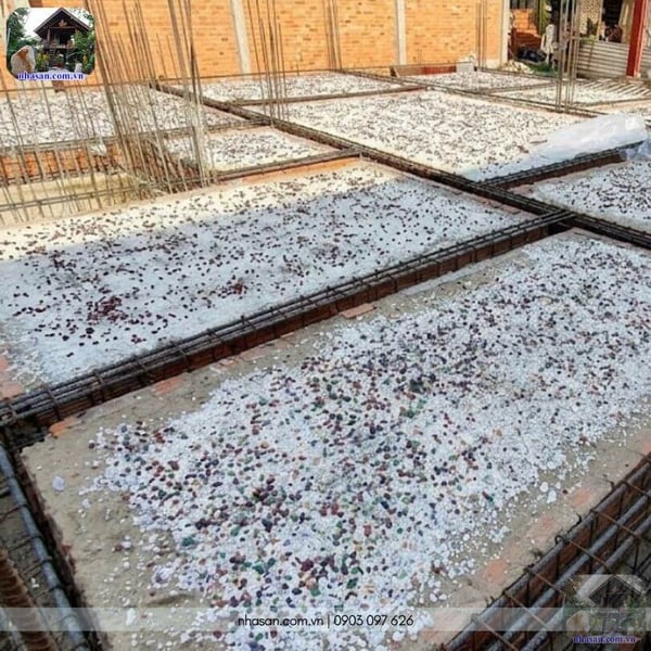 Đá Garnet vụn (Ngọc Hồng Lựu) tự nhiên – Năng lượng đỏ hóa giải hàn khí, tăng địa khí cho ngôi nhà