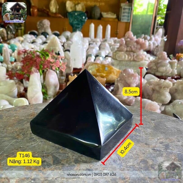 Đá kim tự tháp bồ kết đen T146-1.12kg (8.5 x 10.4cm)