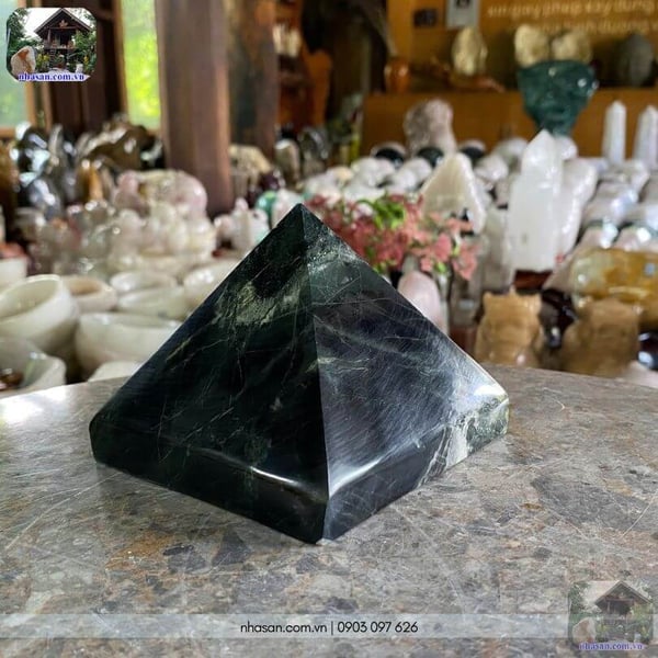 Đá kim tự tháp canxedon T148 - 1.1kg (8.5x10.3cm)