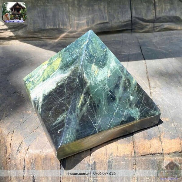 Đá kim tự tháp canxedon T148 - 1.1kg (8.5x10.3cm)