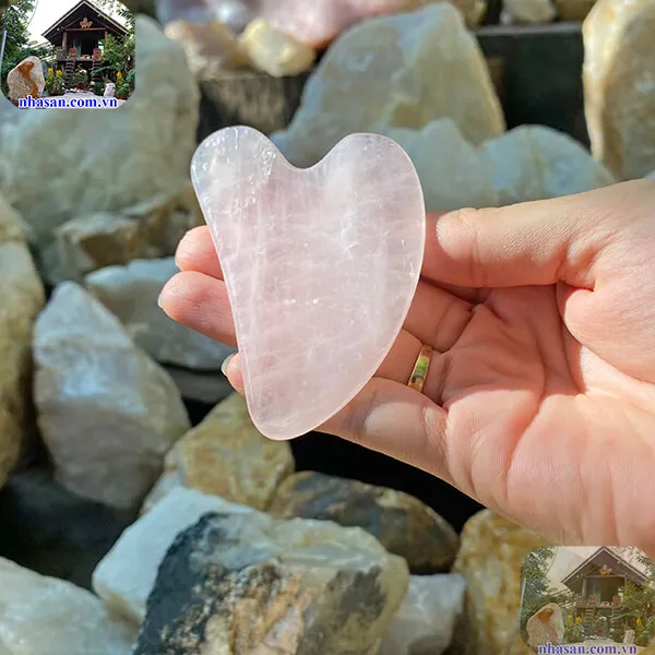 Miếng đá massage mặt gua sha thạch anh hồng chống lão hóa, mờ thâm bọng mắt