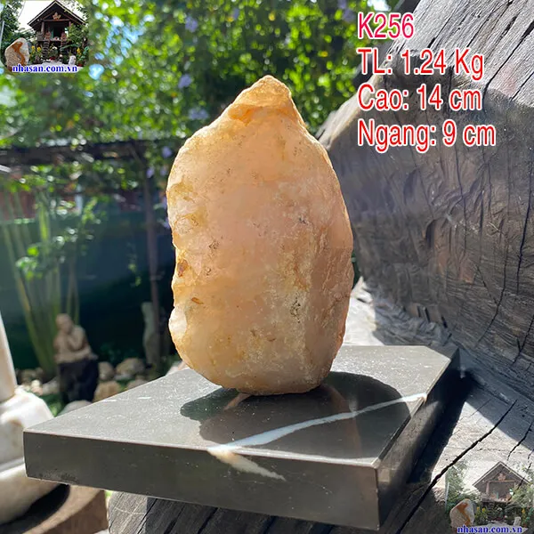 Thạch anh hồng thô 1.24kg, cao 14cm x ngang 9cm - K256