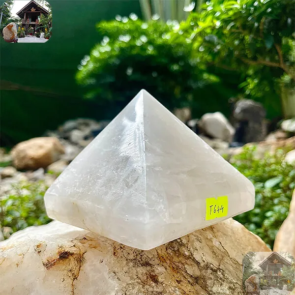 Kim tự tháp đá thạch anh 1.1kg, cao 8cm x ngang 10cm - T644