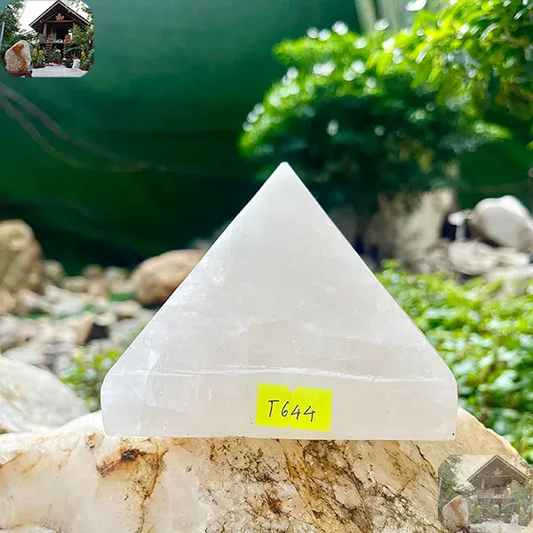 Kim tự tháp đá thạch anh 1.1kg, cao 8cm x ngang 10cm - T644