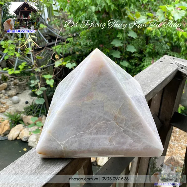Đá phong thủy kim tự tháp nặng 8kg, cao 16cm x ngang 21cm -  T714 