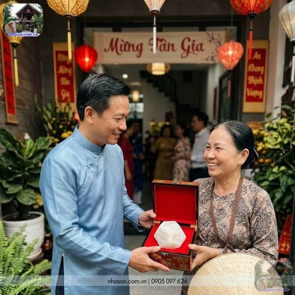 Đá thạch anh 12 mặt 10cm-1.08kg-QC1563