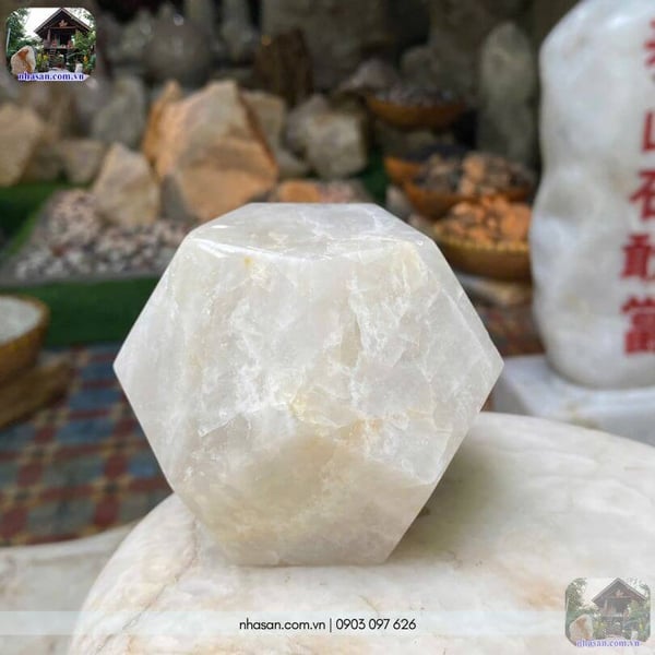 Đá thạch anh 12 mặt 10cm-1.08kg-QC1563