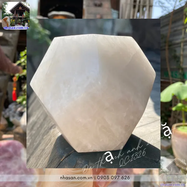 Đá thạch anh 12 mặt QC1326 nặng 460gr, đường kính 7.5cm