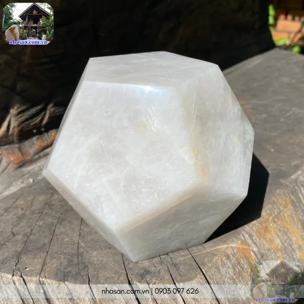 Đá thạch anh 12 mặt QC1358 nặng 2.25kg, mặt cạnh 7.5cm, đường kính 10.5cm