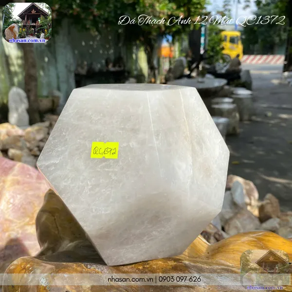 Đá thạch anh 12 mặt QC1372 - 6kg - 15cm