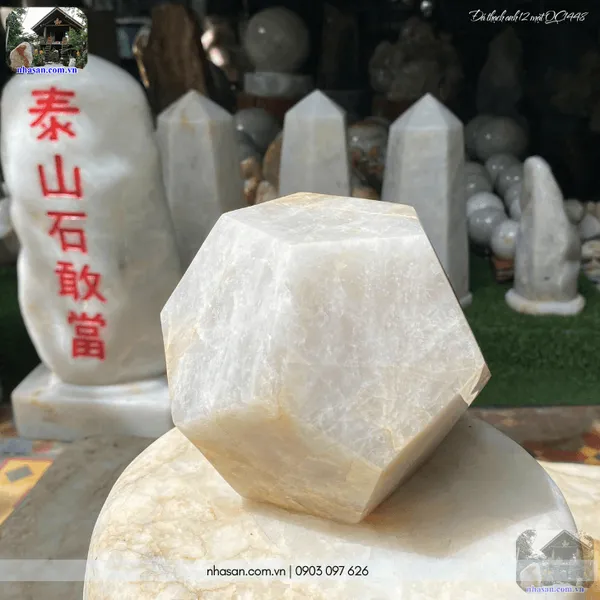 Đá thạch anh 12 mặt QC1448 nặng 3.1kg, đường kính 14cm