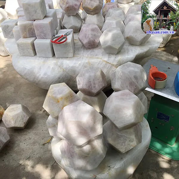 White quartz stone