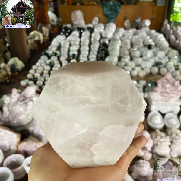Giải mã sức mạnh của đá thạch anh hồng 12 mặt