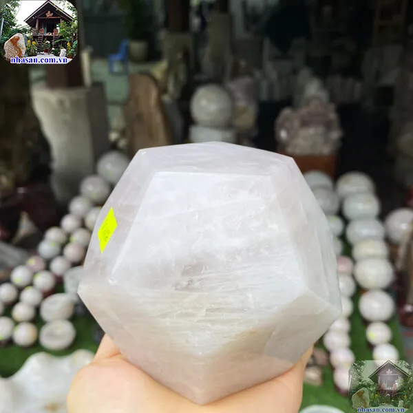 Giải mã sức mạnh của đá thạch anh hồng 12 mặt