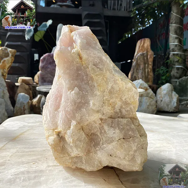 Đá thạch anh hồng tự nhiên 16kg, cao 27cm x ngang 24cm - K128