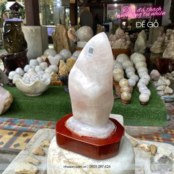 Đá thạch anh hồng tự nhiên đế gỗ nặng 3.4kg-T513