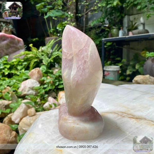 Trụ đá thạch anh hồng tự nhiên 2.46kg - T523