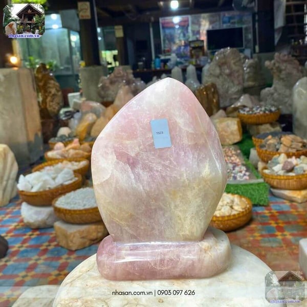 Trụ đá thạch anh hồng tự nhiên 2.46kg - T523
