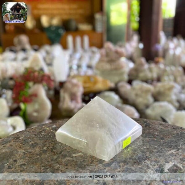 Đá thạch anh kim tự tháp T150 - 960gr
