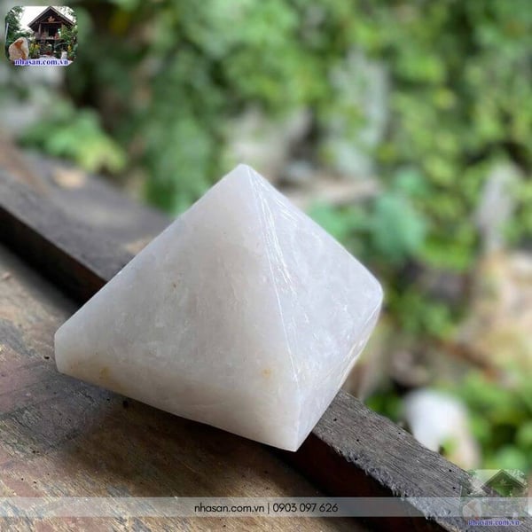 Đá thạch anh kim tự tháp T151 - 1.08kg