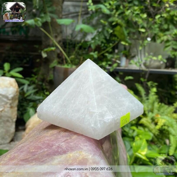 Đá thạch anh kim tự tháp T156 - 900gr