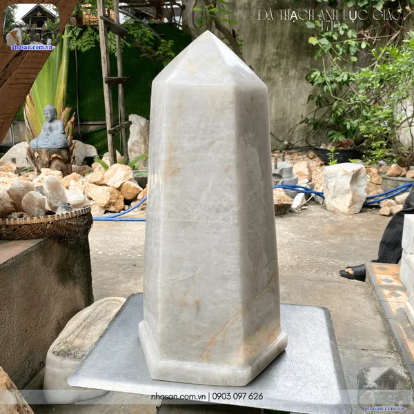 Đá thạch anh lục giác T719 nặng 43.5kg, cao 53.5cm x ngang 24cm