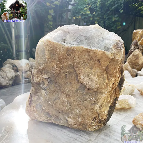 Đá thô thạch anh 22kg, cao 27cm x ngang 27cm - K264