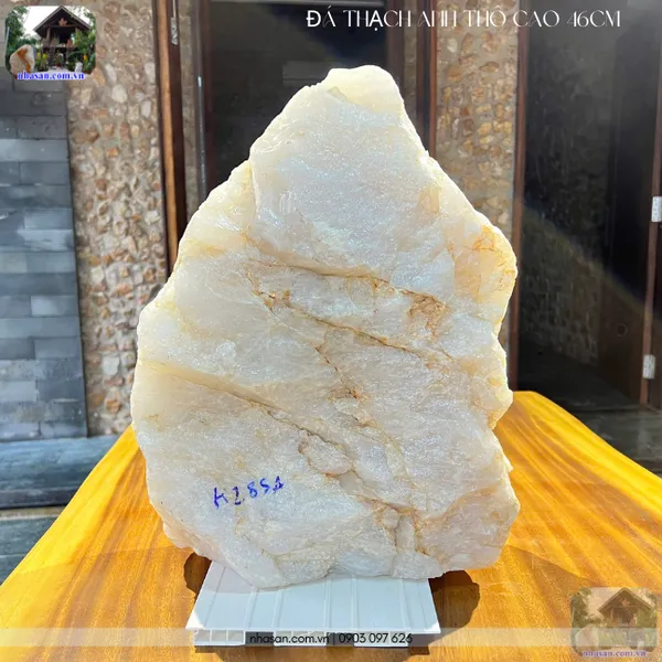 Đá thạch anh thô cao 46cm, ngang 32cm, rộng 26cm, nặng 45kg K285A