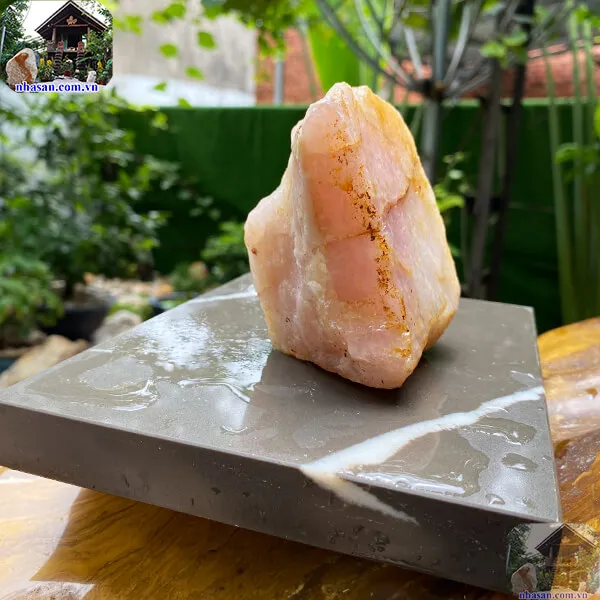 Đá thạch anh thô hồng đậm 0.74kg (9.5x9.5 cm) dùng để chế tác trang sức