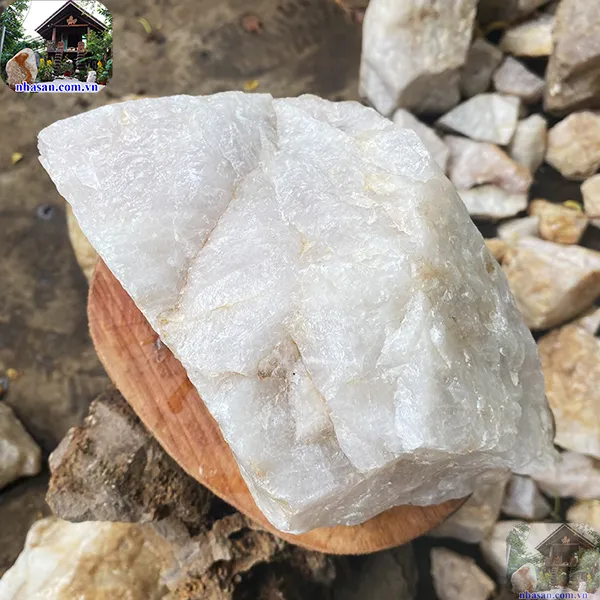 Đá thạch anh thô hồng 4.4kg (12x20 cm) tự nhiên trấn trạch