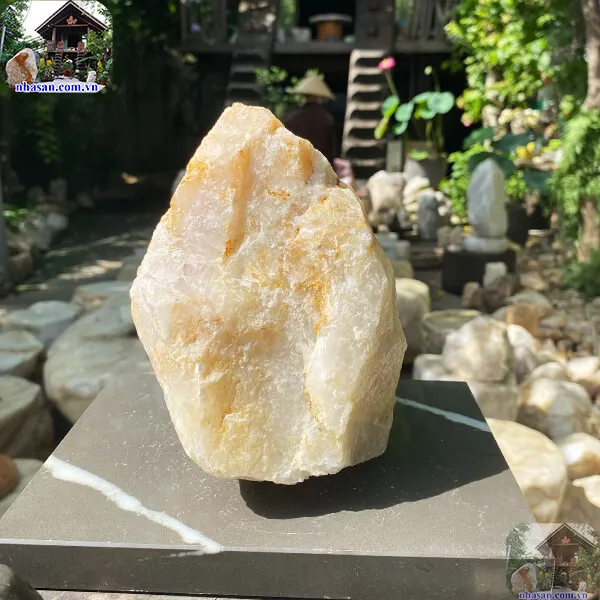 Đá thạch anh thô 2.26kg (16x11 cm) và xu hướng trang trí nhà bếp hiện đại