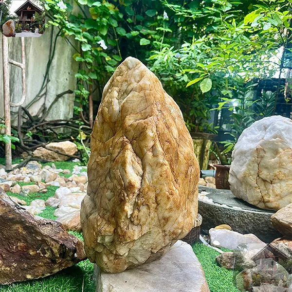 Đá thạch anh thô trấn trạch 52kg, cao 46.5cm x ngang 34cm - K260