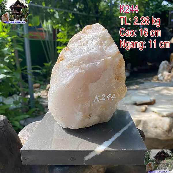 Đá thạch anh thô 2.26kg (16x11 cm) và xu hướng trang trí nhà bếp hiện đại