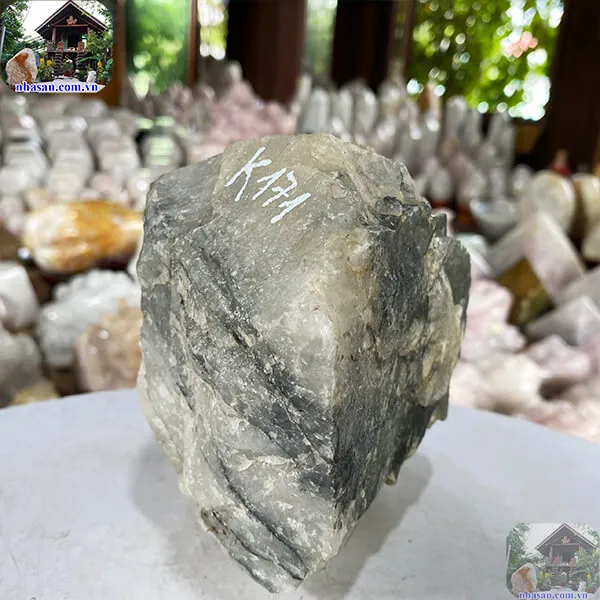 Đá thạch anh tóc đen thô 2.4kg-K171