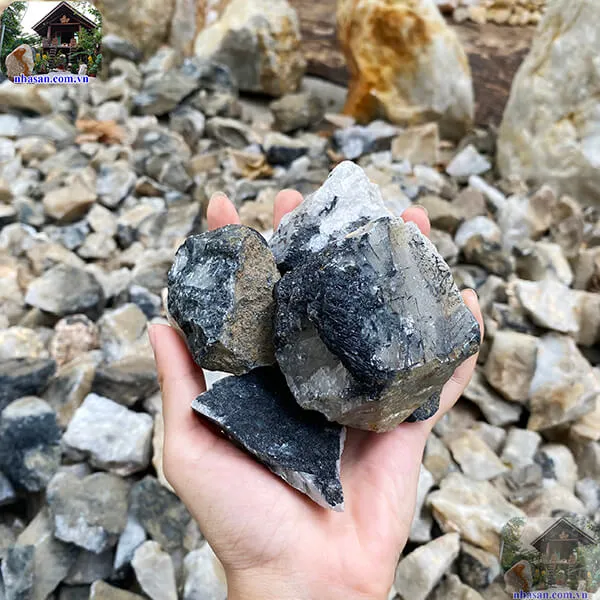 Đá thạch anh tóc đen thô vụn 4x6cm rải sàn trấn trạch, chôn nền tăng sinh khí, bồi hoàn long mạch