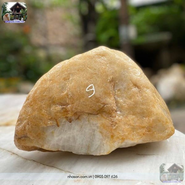 Đá thạch anh trắng nguyên khối 9kg - K288