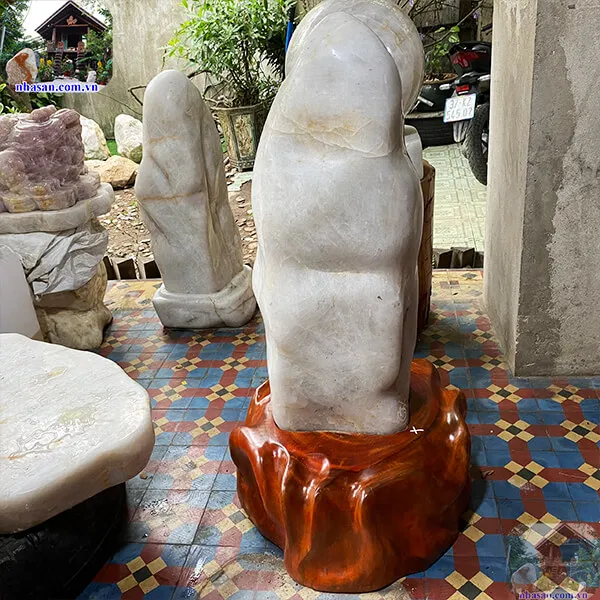 Trụ đá thạch anh trắng 95kg, cao 86cm x ngang 27cm- T556