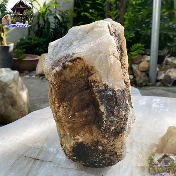 Đá thô thạch anh 22kg, cao 27cm x ngang 27cm - K264