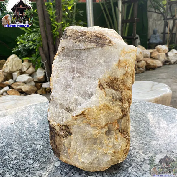 Đá thô thạch anh 22kg, cao 27cm x ngang 27cm - K264