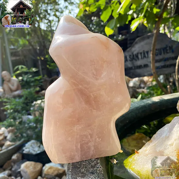 Trụ đá thạch anh T693, nặng 1.7kg, kích thước 16x10x8 cm                                              