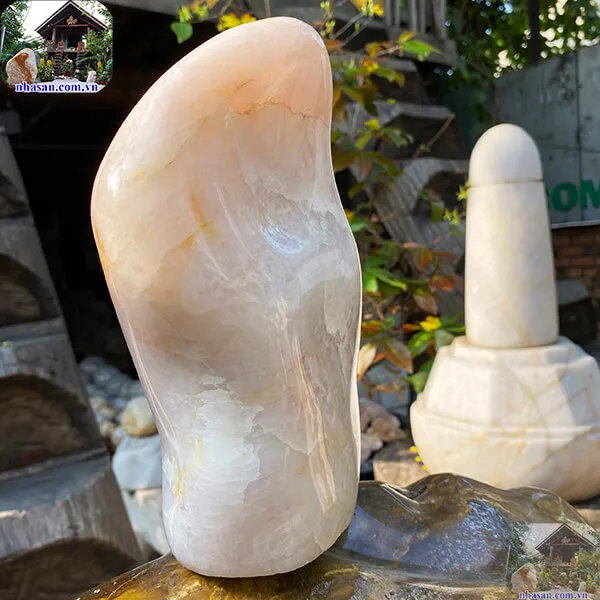 Trụ đá thạch anh T694, nặng 6.4kg, cao 22.5cm x ngang 21cm x dày 11cm