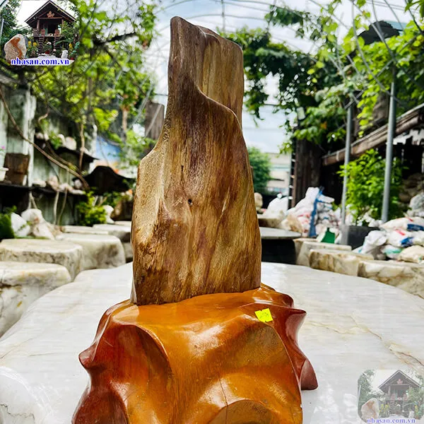 Trụ đá gỗ hóa thạch GHT06, nặng 10kg, cao 40cm