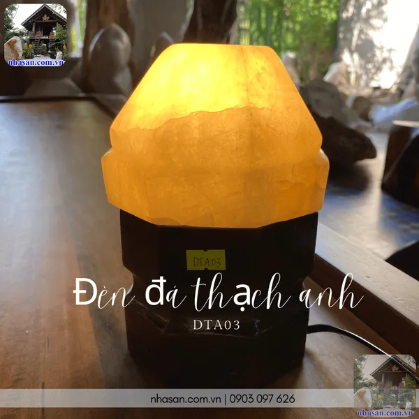 Đèn đá thạch anh DTA03 nặng 2,66kg, kích thước cao 20cm x ngang 12cm