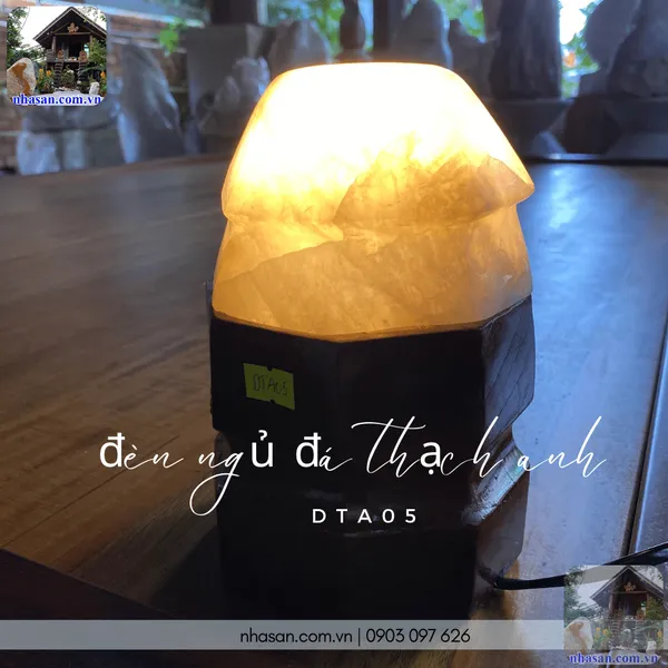 Đèn ngủ đá thạch anh DTA05 nặng 1,62kg, kích thước cao 18cm x ngang 11,5cm