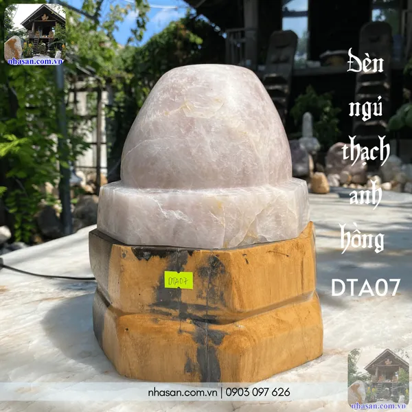 Đèn ngủ thạch anh hồng DTA07 nặng 8,2kg, kích thước: cao 23cm x ngang 20cm