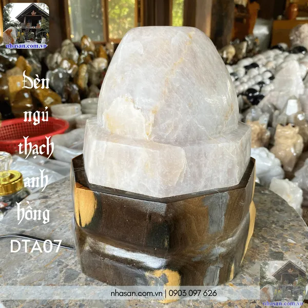 Đèn ngủ thạch anh hồng DTA07 nặng 8,2kg, kích thước: cao 23cm x ngang 20cm